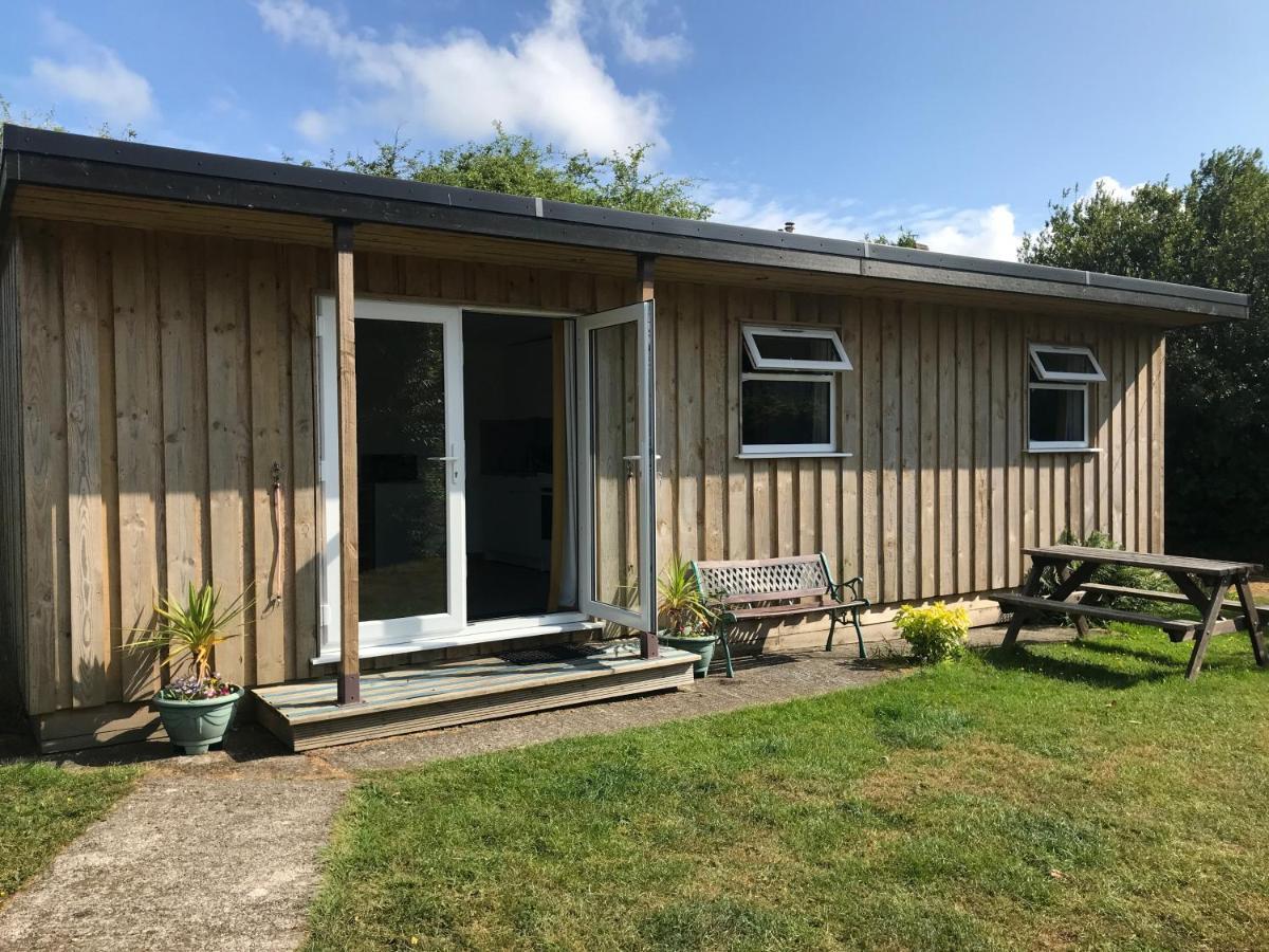 Kingfisher Glamping Cabin Бодмин Екстериор снимка